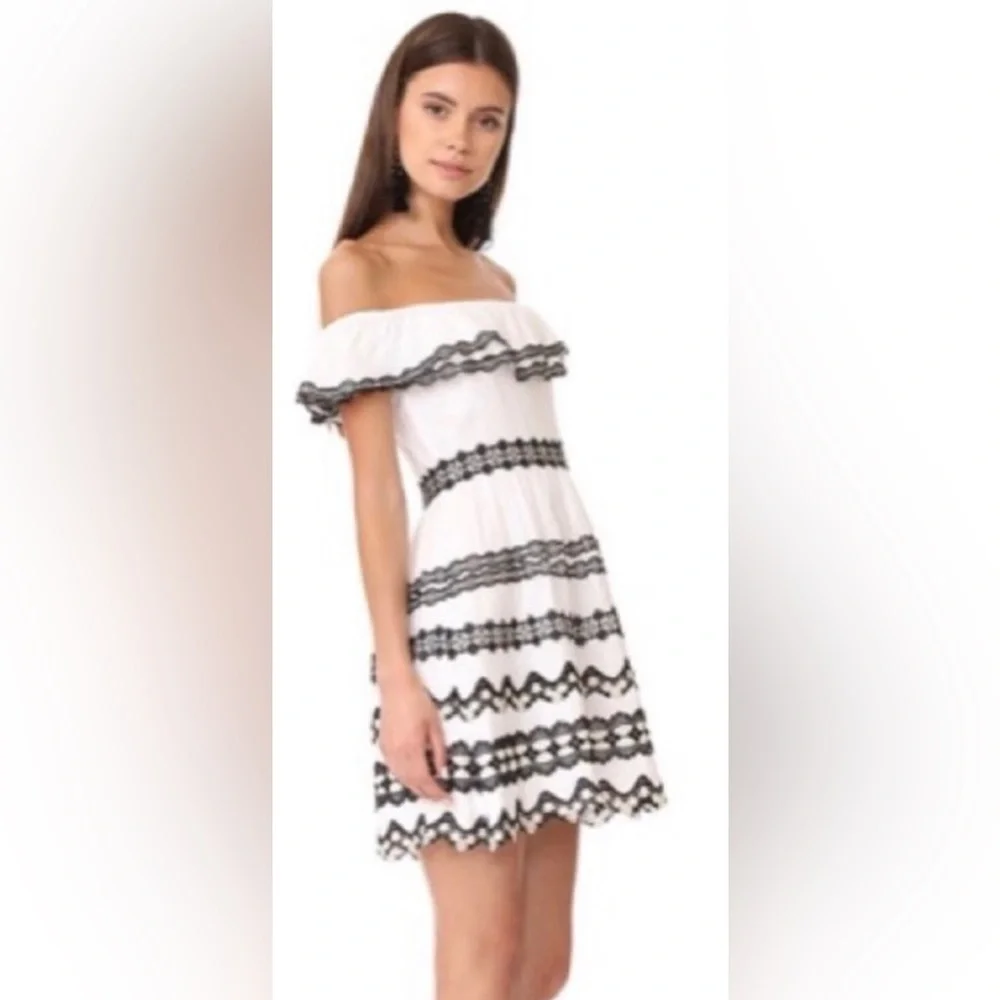 Alice + Olivia & Rozzi On/Off- Shoulder Mini Dress w Embroidered Lace Trims CL3